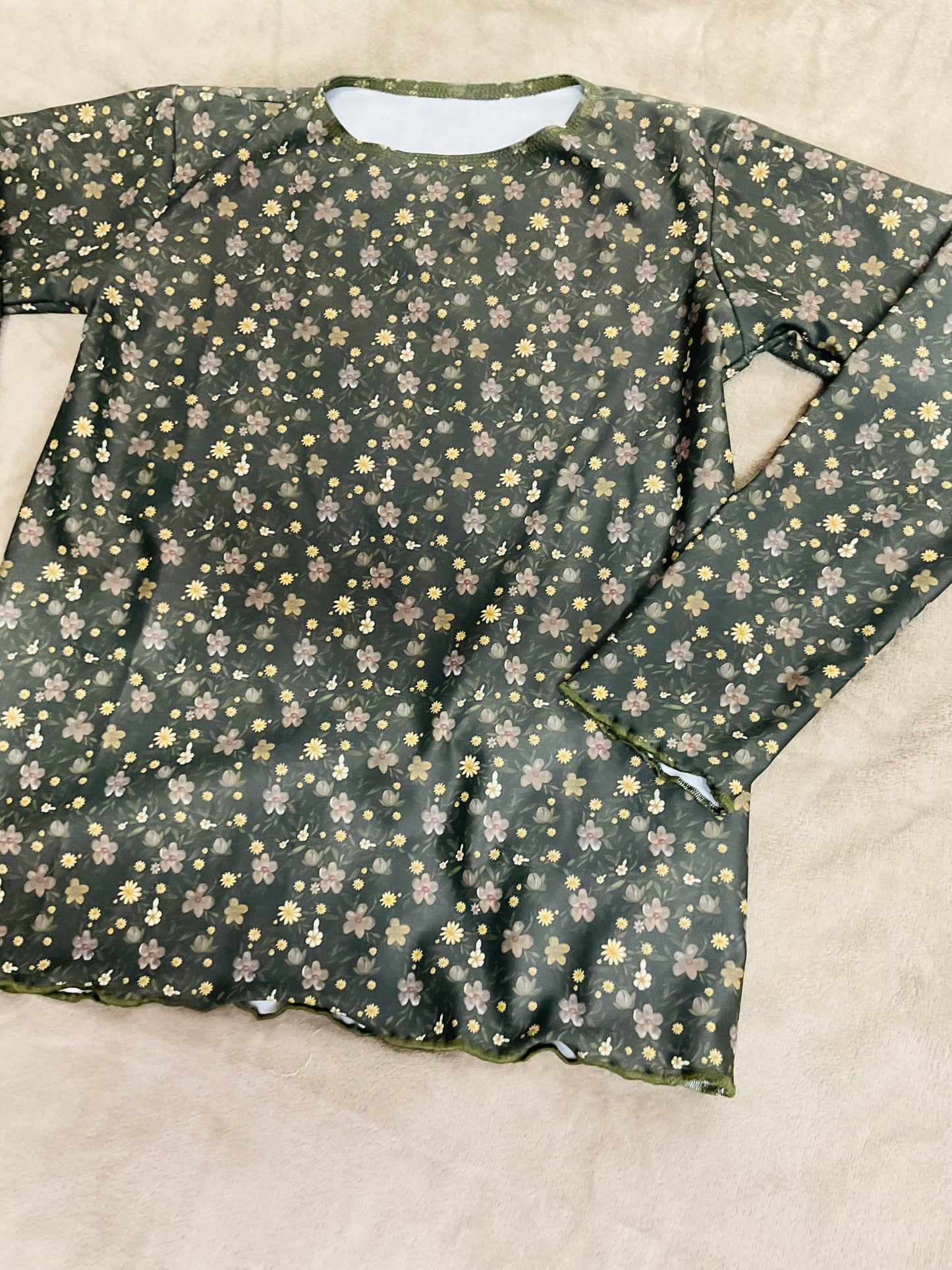 Rustic Floral Lettuce Edge Sleeve Top