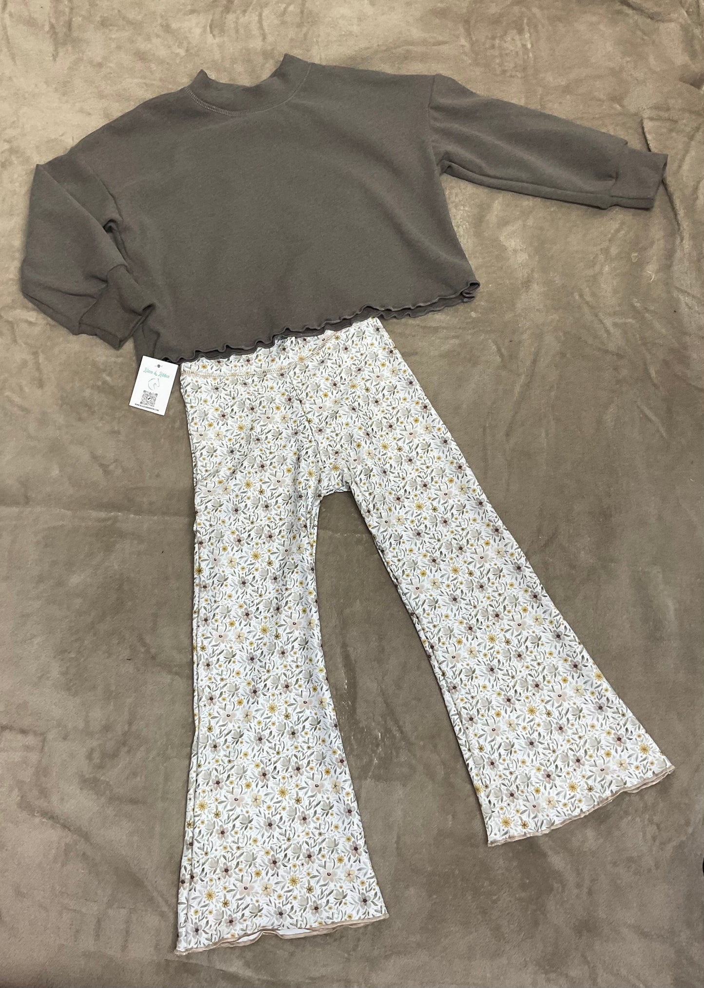 Almond Floral Flare Leggings