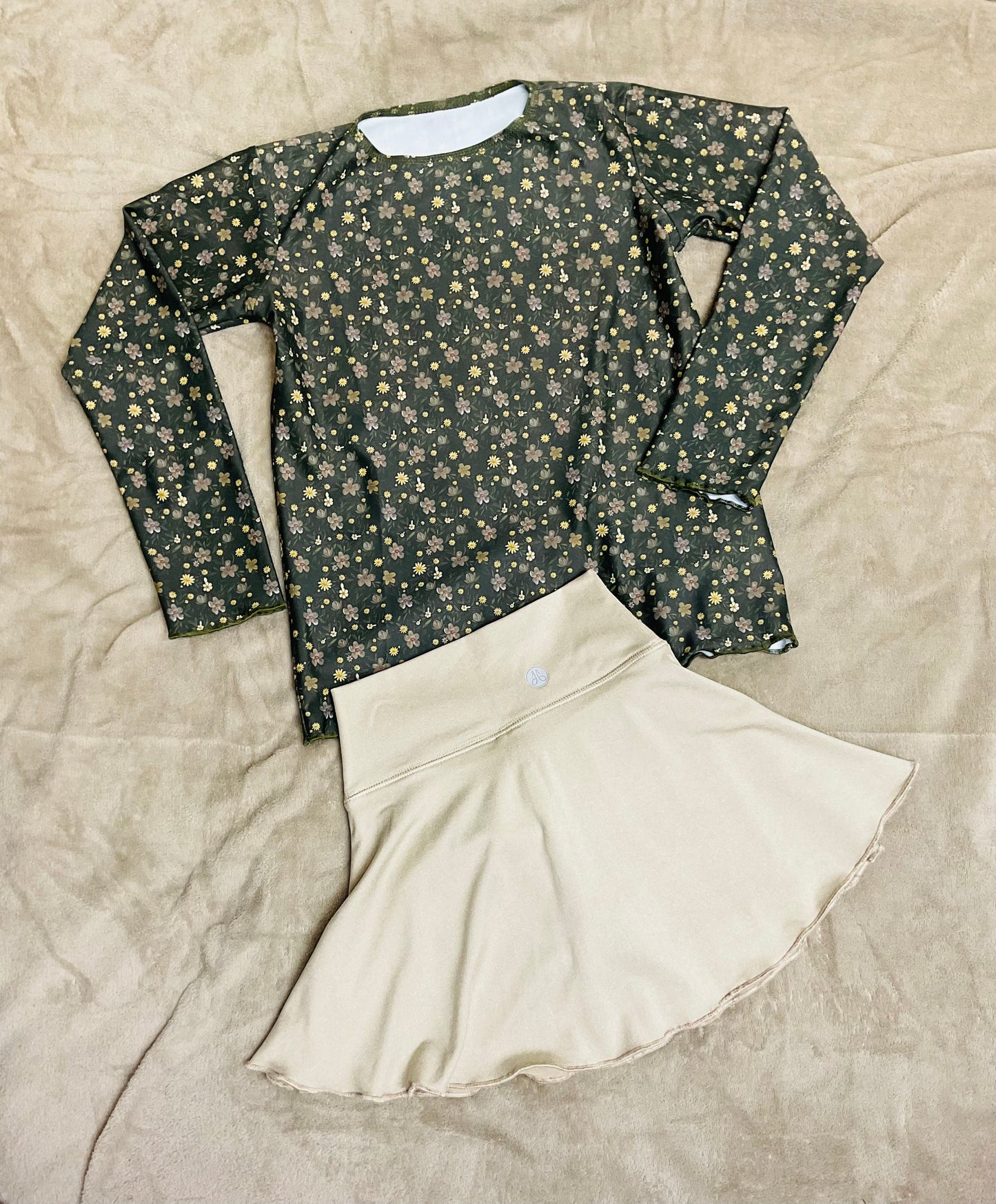 Rustic Floral Lettuce Edge Sleeve Top