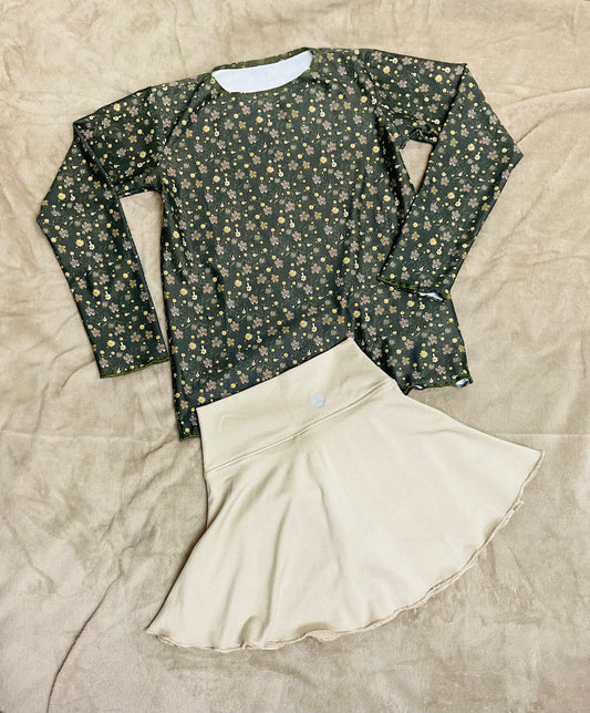 Rustic Floral Lettuce Edge Sleeve Top