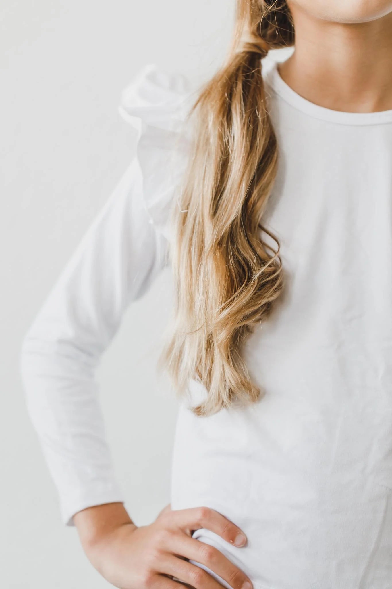 WHITE L/S RUFFLE TEE